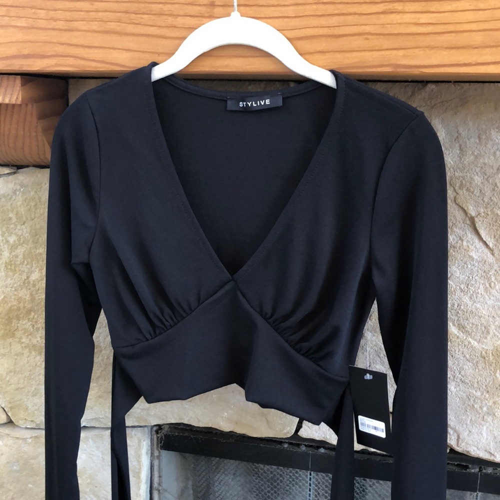 Black v-neck, long sleeved crop top, BRAND NEW, S